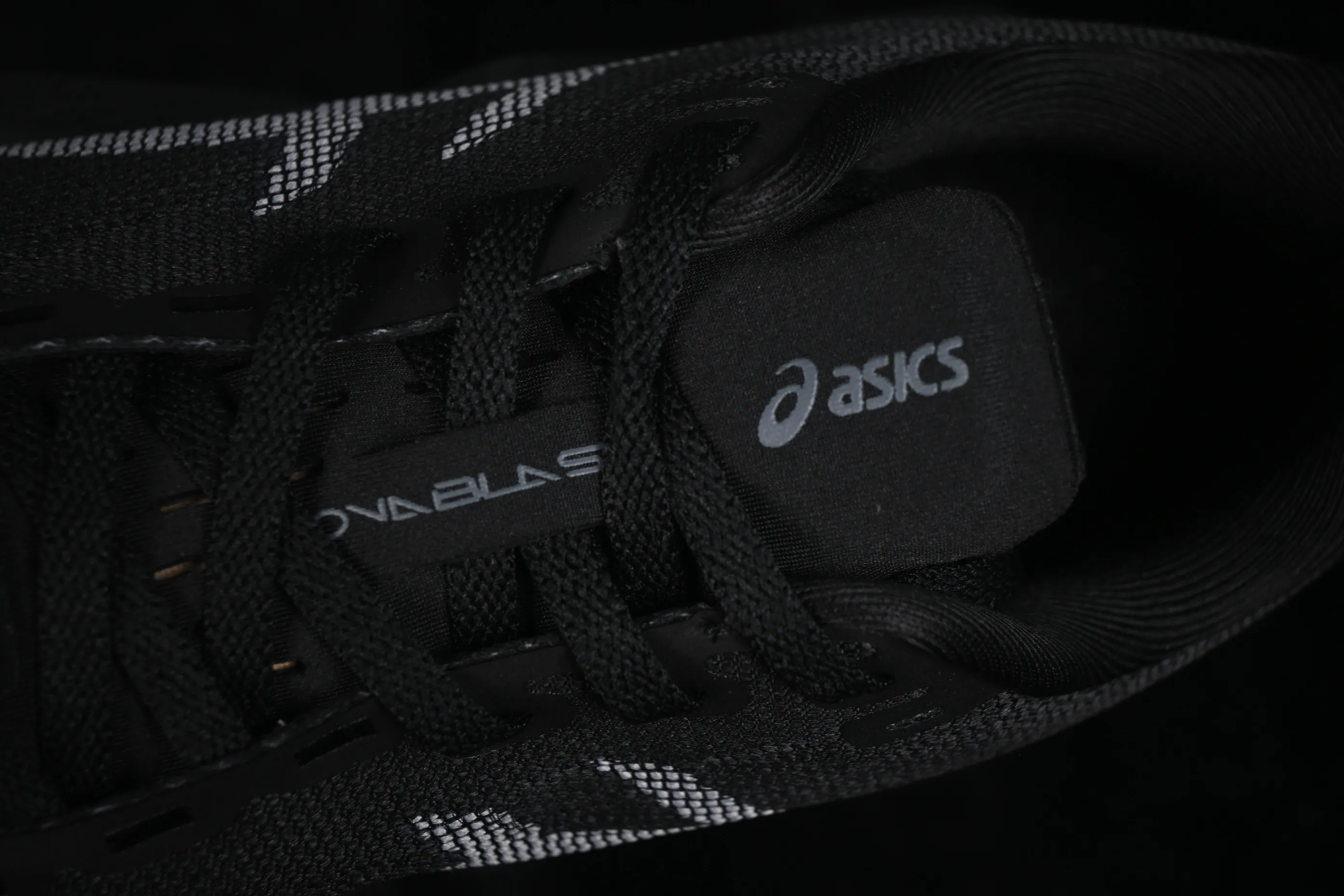 All categories Asics Asics series Asics Novablast 6 Asics Novablast 6 Asics retro breathable casual shoes cushioning men's wear-resistant running shoes 1011C243-002